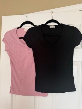 Frankee & Skylar V-Neck Casual Tee Duo – Black & Pink